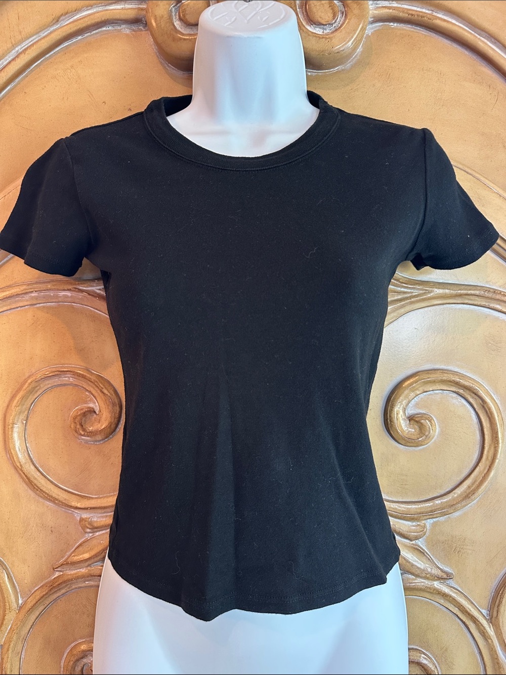 Brandy Melville Women's Black Short-Sleeve Crewneck Tee